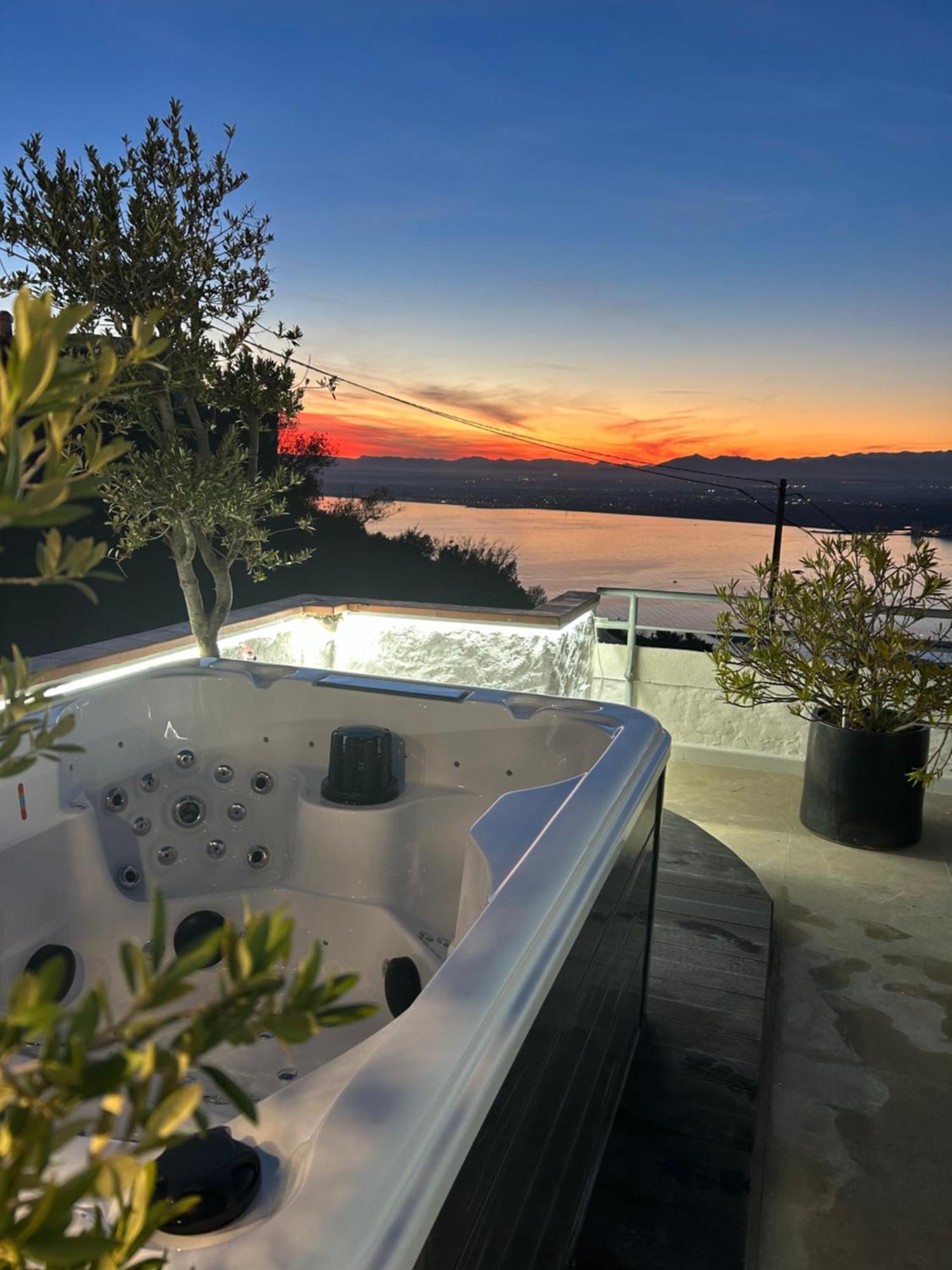 Appartement Duplex Rosas Avec Terrasse Magnifique Jacuzzi Vue Mer Exterior foto